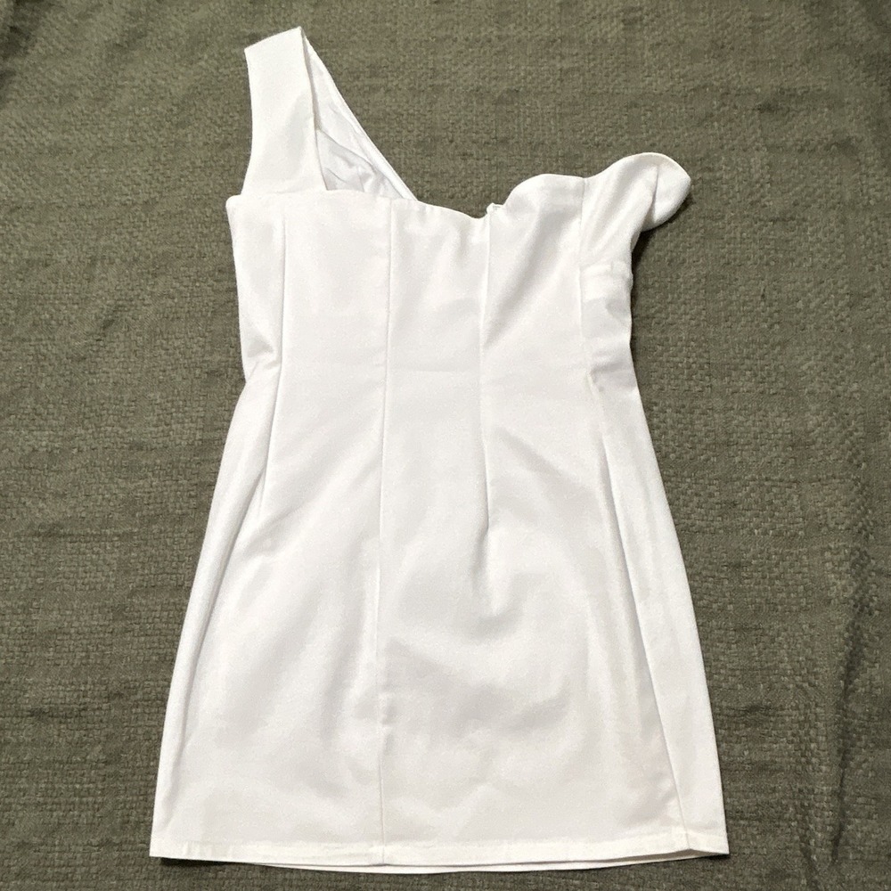 Superdown One Shoulder Mini Dress. Medium
